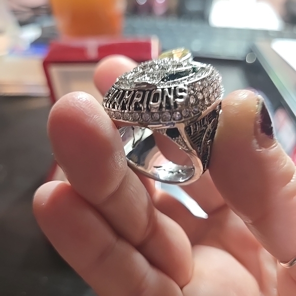 Eagles Championship ring rep. - Picture 11 of 16